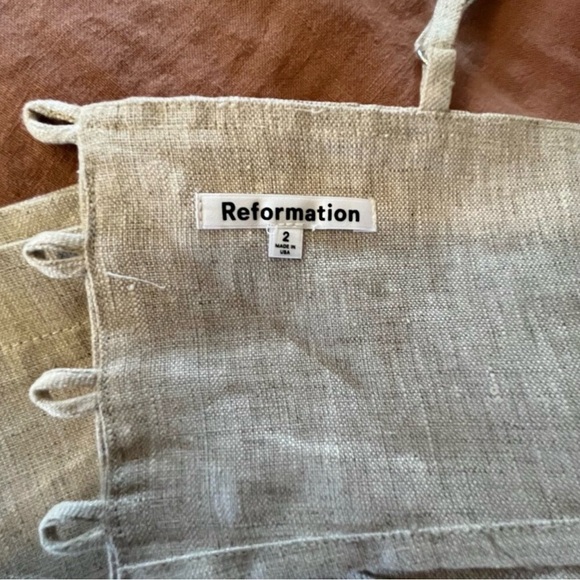 Reformation Cleo Linen Two Piece in Light Beige
Size2 - Picture 4 of 7